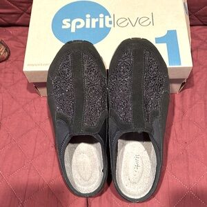 Easy Spirit Travellace Clogs